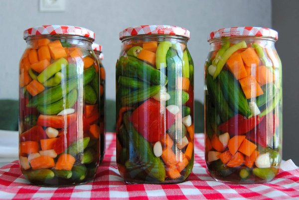 Comment faire fermenter ses propres légumes en bocaux pour une consommation toute l'année?