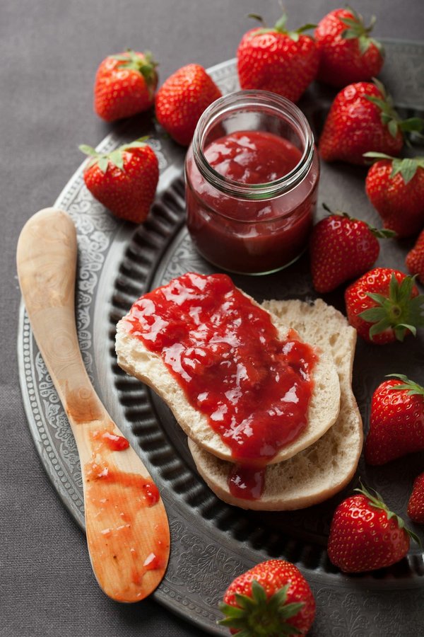 Quelle est la recette pour une gelée de groseilles épicée?